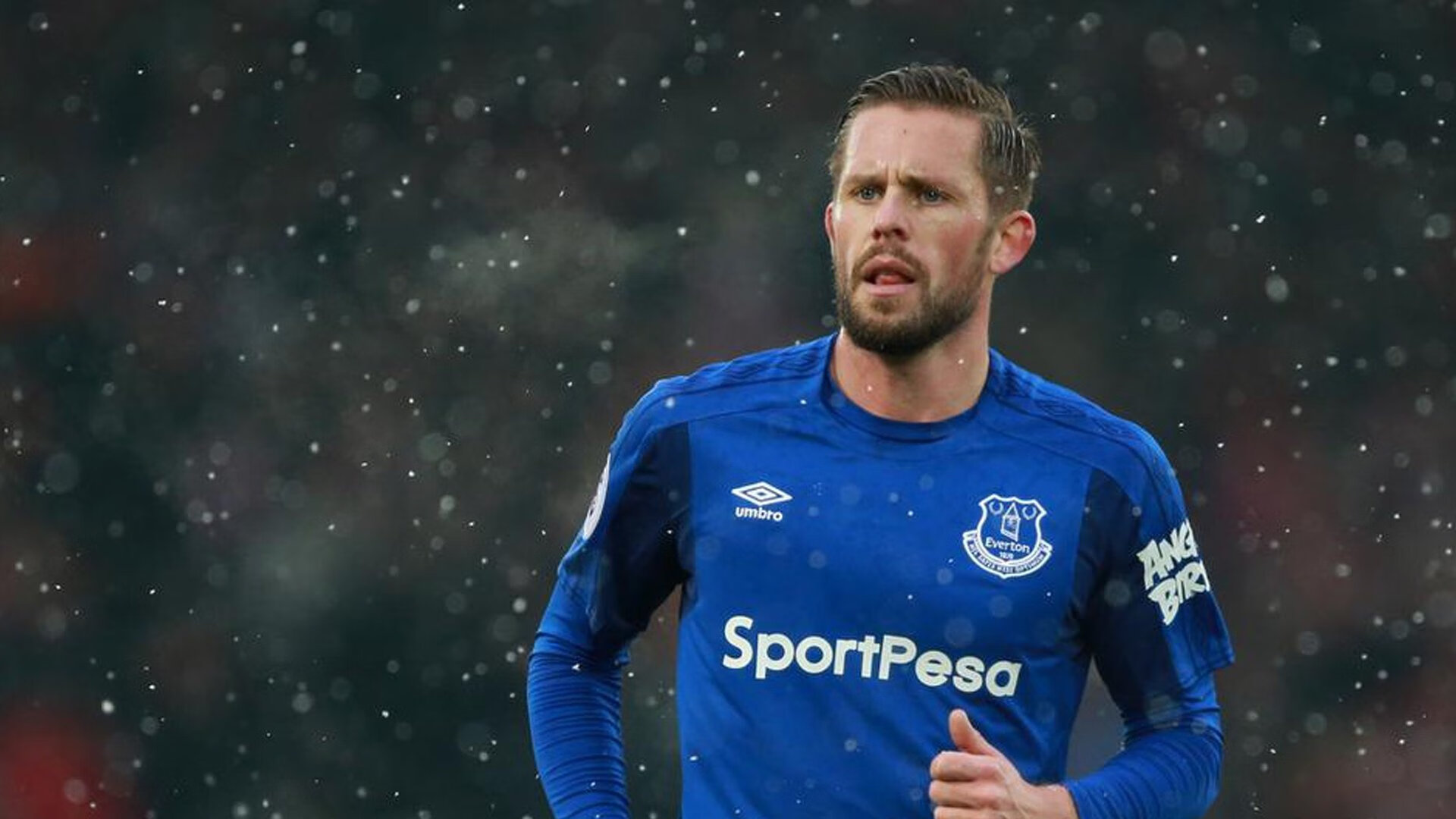 “高新体育中心：健力赛事见证选手超越自我，力争金牌”