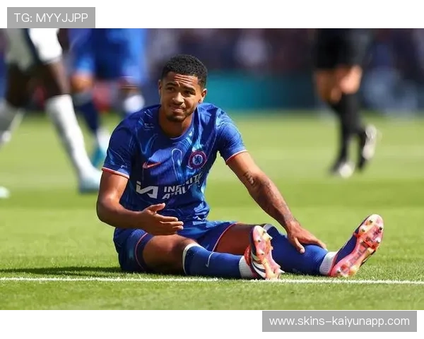 切尔西年轻锋线连续突破，冲击对方心脏