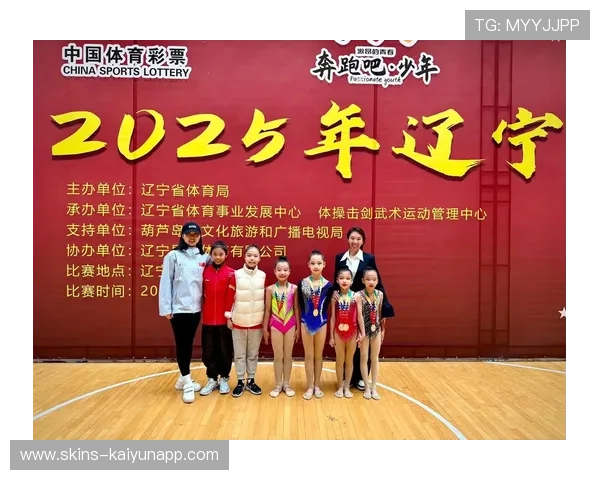 体操俱乐部举办暑期艺术体操汇报演出吸引家庭观看，艺术体操馆